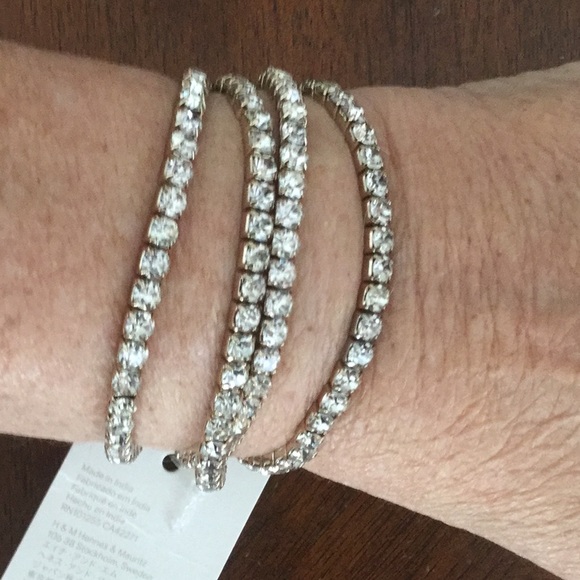 💃NWT Cool Bundle Rhinestone Adjustable Bracelet💃 - Picture 4 of 4